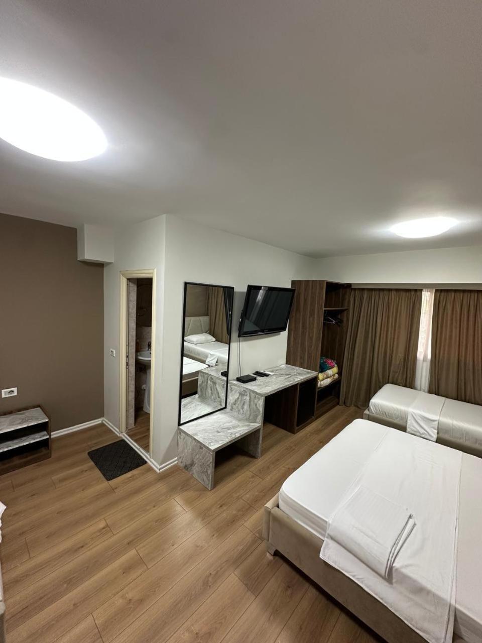 Hotel Her Vlorë Eksteriør bilde